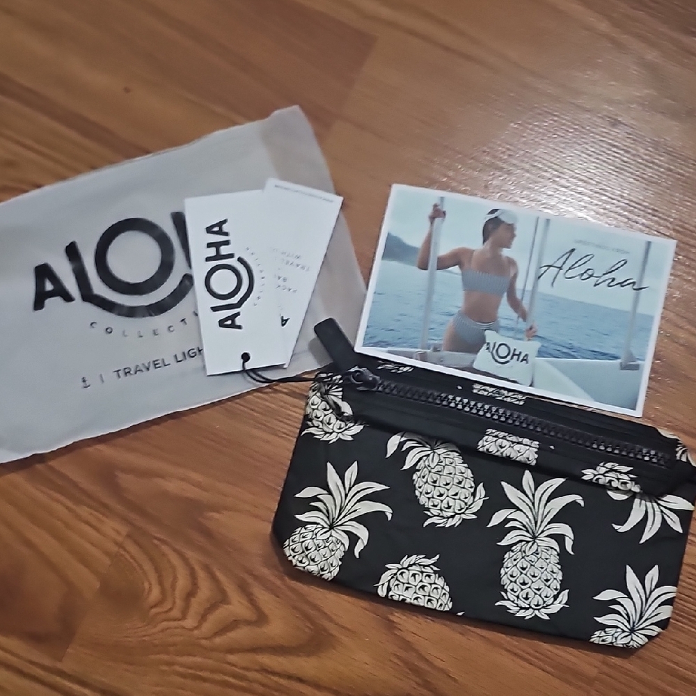 ALOHA Collection Black and White Pineapple Pouch